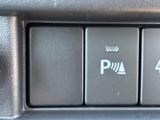 ミニキャブトラック M 5MT・4WD・届出済未使用車・キャリィトラックOEM・キーレス・パワーウインドウ・リアパーキングセンサー・オートライト・エアコン・パワステ・AM/FMラジオ・両席エアバッグ・三方開・シガーソケット(15枚目)