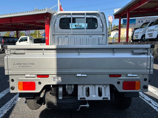 ミニキャブトラック M 5MT・4WD・届出済未使用車・キャリィトラックOEM・キーレス・パワーウインドウ・リアパーキングセンサー・オートライト・エアコン・パワステ・AM/FMラジオ・両席エアバッグ・三方開・シガーソケット(20枚目)