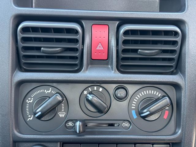 ミニキャブトラック M 5MT・4WD・届出済未使用車・キャリィトラックOEM・キーレス・パワーウインドウ・リアパーキングセンサー・オートライト・エアコン・パワステ・AM/FMラジオ・両席エアバッグ・三方開・シガーソケット(31枚目)