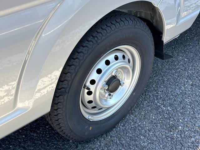 ミニキャブトラック M 5MT・4WD・届出済未使用車・キャリィトラックOEM・キーレス・パワーウインドウ・リアパーキングセンサー・オートライト・エアコン・パワステ・AM/FMラジオ・両席エアバッグ・三方開・シガーソケット(36枚目)