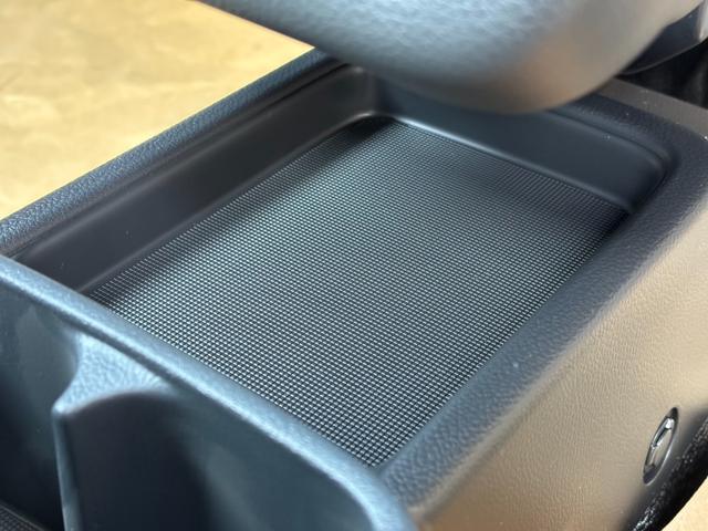 ミニキャブトラック M 5MT・4WD・届出済未使用車・キャリィトラックOEM・キーレス・パワーウインドウ・リアパーキングセンサー・オートライト・エアコン・パワステ・AM/FMラジオ・両席エアバッグ・三方開・シガーソケット(48枚目)