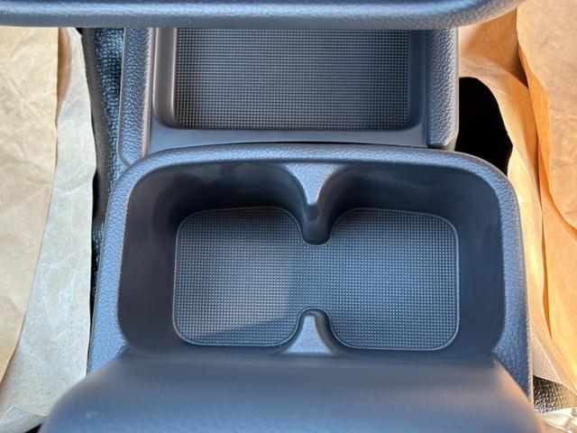 ミニキャブトラック M 5MT・4WD・届出済未使用車・キャリィトラックOEM・キーレス・パワーウインドウ・リアパーキングセンサー・オートライト・エアコン・パワステ・AM/FMラジオ・両席エアバッグ・三方開・シガーソケット(49枚目)