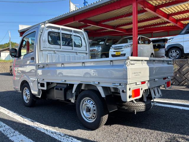ミニキャブトラック M 5MT・4WD・届出済未使用車・キャリィトラックOEM・キーレス・パワーウインドウ・リアパーキングセンサー・オートライト・エアコン・パワステ・AM/FMラジオ・両席エアバッグ・三方開・シガーソケット(75枚目)