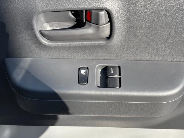 ミニキャブトラック Ｍ　４ＡＴ・４ＷＤ・届出済未使用車・キャリィトラックＯＥＭ・キーレス・パワーウインドウ・リアパーキングセンサー・オートライト・エアコン・パワステ・ＡＭ／ＦＭラジオ・両席エアバッグ・三方開・シガーソケット（33枚目）