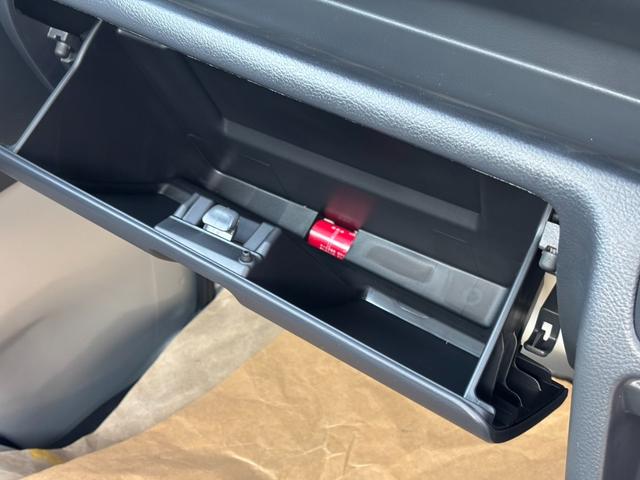 ミニキャブトラック Ｍ　４ＡＴ・４ＷＤ・届出済未使用車・キャリィトラックＯＥＭ・キーレス・パワーウインドウ・リアパーキングセンサー・オートライト・エアコン・パワステ・ＡＭ／ＦＭラジオ・両席エアバッグ・三方開・シガーソケット（45枚目）