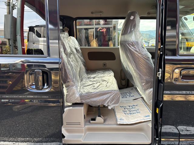 二列目も簡易的ではありますが、２人座っていただけます！