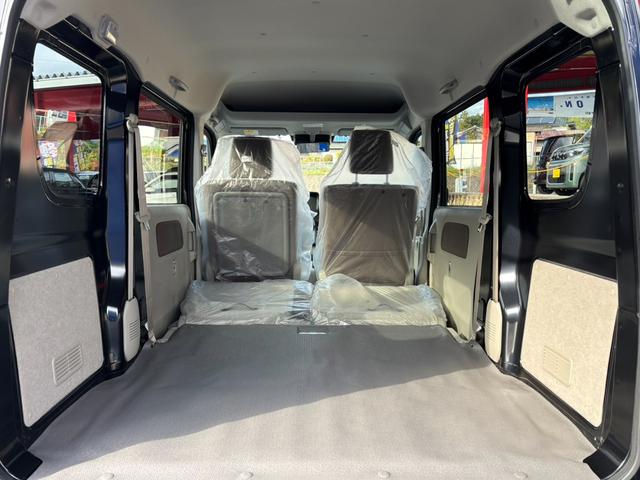 リアシートは折りたためばさらに積載スペースが拡大！！