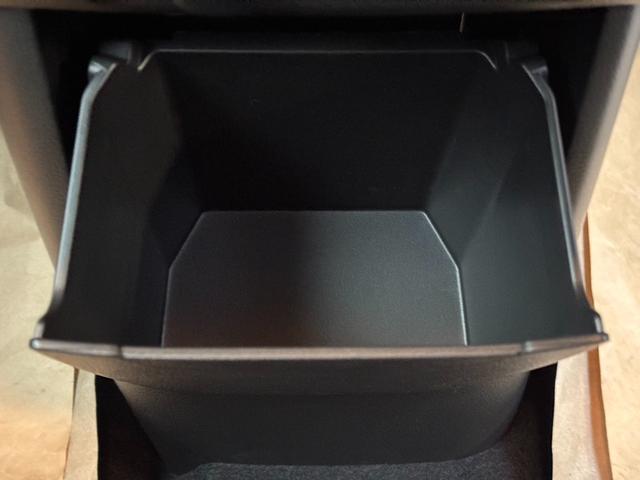 デリカミニ T プレミアム リミテッドエディション 届出済未使用車・ターボ・両側電動・4WD・マイパイロット・マルチアラウンドモニター・ハンドルヒーター・シートヒーター・ハイブリッド・スマートキー・LEDヘッド・サーキュレーター・シートバックテーブル(53枚目)