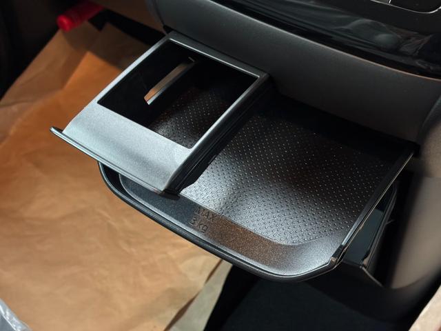 デリカミニ T プレミアム リミテッドエディション 届出済未使用車・ターボ・両側電動・4WD・マイパイロット・マルチアラウンドモニター・ハンドルヒーター・シートヒーター・ハイブリッド・スマートキー・LEDヘッド・サーキュレーター・シートバックテーブル(56枚目)