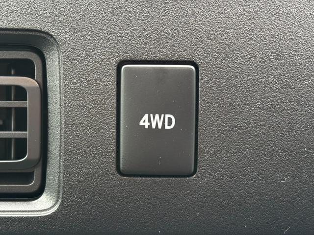 ハイゼットカーゴ クルーズ　パートタイム４ＷＤ・５ＭＴ・届出済未使用車・スマートアシスト・パワーウインドウ（前）・電動格納ミラー・キーレス・オートライト・フルフラット・シガーソケット（12枚目）