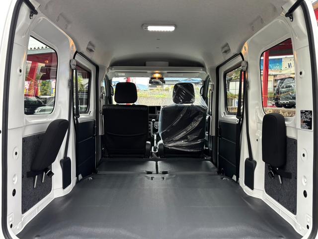 ハイゼットカーゴ クルーズ　パートタイム４ＷＤ・５ＭＴ・届出済未使用車・スマートアシスト・パワーウインドウ（前）・電動格納ミラー・キーレス・オートライト・フルフラット・シガーソケット（28枚目）