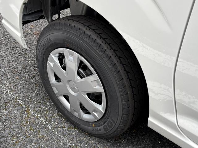 ハイゼットカーゴ クルーズ　パートタイム４ＷＤ・５ＭＴ・届出済未使用車・スマートアシスト・パワーウインドウ（前）・電動格納ミラー・キーレス・オートライト・フルフラット・シガーソケット（37枚目）