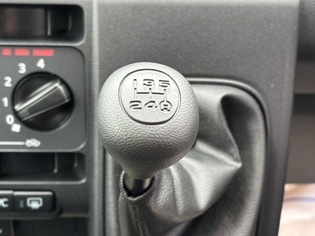 ハイゼットカーゴ クルーズ　パートタイム４ＷＤ・５ＭＴ・届出済未使用車・スマートアシスト・パワーウインドウ（前）・電動格納ミラー・キーレス・オートライト・フルフラット・シガーソケット（39枚目）