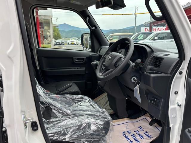 ハイゼットカーゴ クルーズ　パートタイム４ＷＤ・５ＭＴ・届出済未使用車・スマートアシスト・パワーウインドウ（前）・電動格納ミラー・キーレス・オートライト・フルフラット・シガーソケット（77枚目）