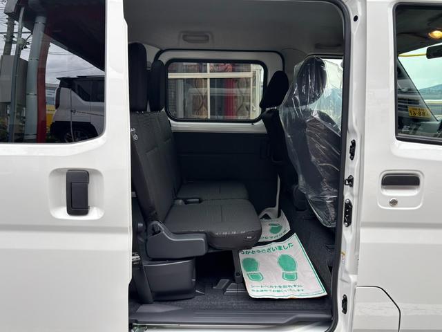 ハイゼットカーゴ クルーズ　パートタイム４ＷＤ・５ＭＴ・届出済未使用車・スマートアシスト・パワーウインドウ（前）・電動格納ミラー・キーレス・オートライト・フルフラット・シガーソケット（78枚目）
