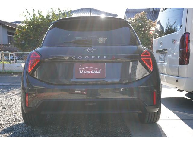 ＭＩＮＩ クーパーＳ　フェイバリット・トリム　ハーマンカードン　電動フロントシート　インテリアカメラ　プライバシーガラス（4枚目）