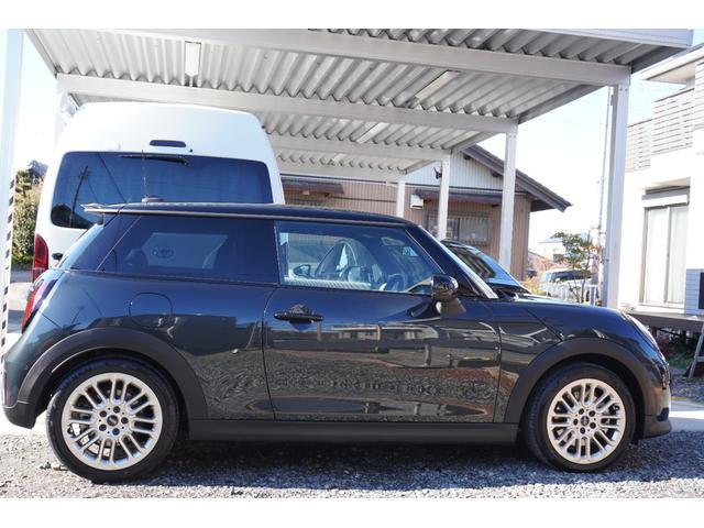 ＭＩＮＩ クーパーＳ　フェイバリット・トリム　ハーマンカードン　電動フロントシート　インテリアカメラ　プライバシーガラス（5枚目）