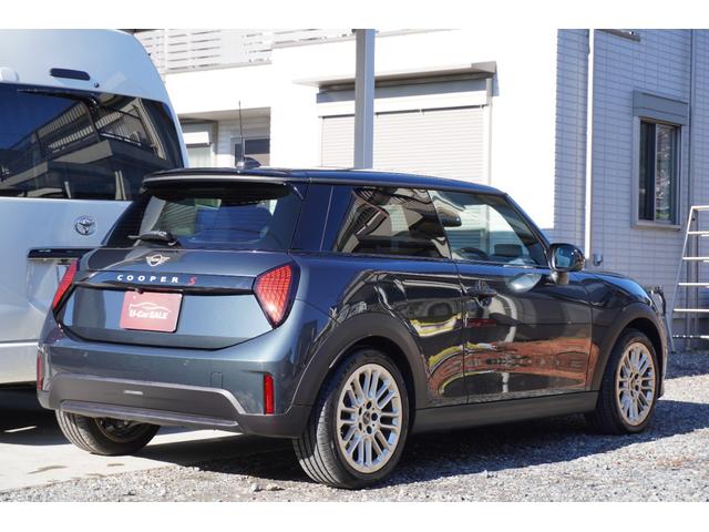 ＭＩＮＩ クーパーＳ　フェイバリット・トリム　ハーマンカードン　電動フロントシート　インテリアカメラ　プライバシーガラス（7枚目）