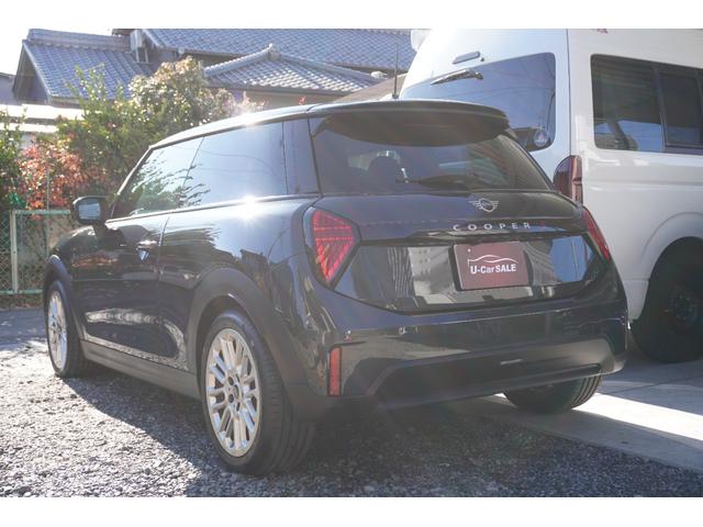 ＭＩＮＩ クーパーＳ　フェイバリット・トリム　ハーマンカードン　電動フロントシート　インテリアカメラ　プライバシーガラス（8枚目）
