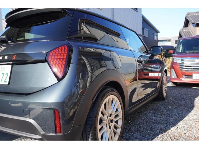 ＭＩＮＩ クーパーＳ　フェイバリット・トリム　ハーマンカードン　電動フロントシート　インテリアカメラ　プライバシーガラス（16枚目）