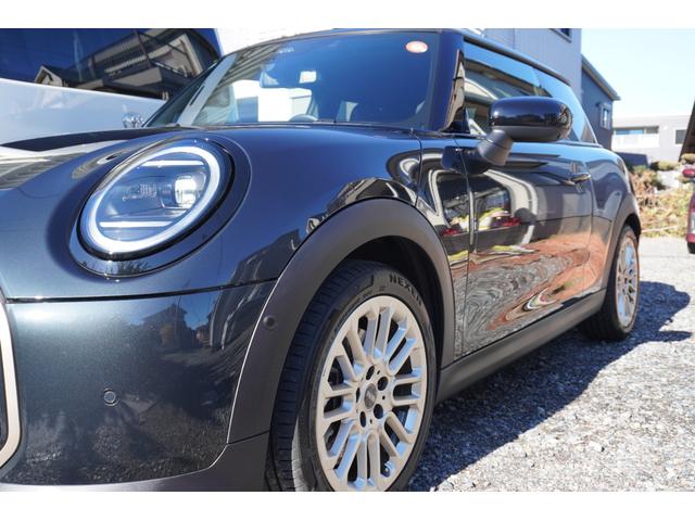 ＭＩＮＩ クーパーＳ　フェイバリット・トリム　ハーマンカードン　電動フロントシート　インテリアカメラ　プライバシーガラス（17枚目）