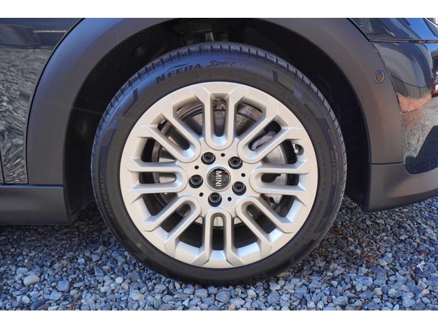 ＭＩＮＩ クーパーＳ　フェイバリット・トリム　ハーマンカードン　電動フロントシート　インテリアカメラ　プライバシーガラス（28枚目）