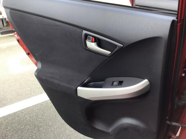 プリウス S 車検整備付 Bluetoothフルセグナビ バックカメラ フロントドライブレコーダー 純正コーナーセンサー ETC オートエアコン スマートキー・スペアキー付き(48枚目)