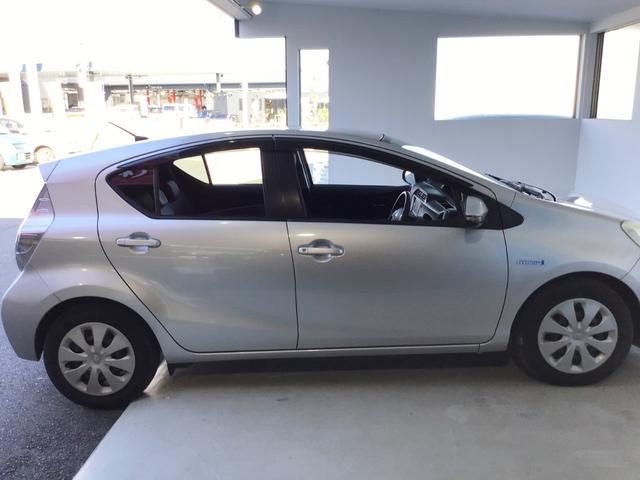 アクア Ｇ　車検整備付　Ｂｌｕｅｔｏｏｔｈ対応ワンセグナビ　バックカメラ　スマートキー・スペアキー付き（9枚目）