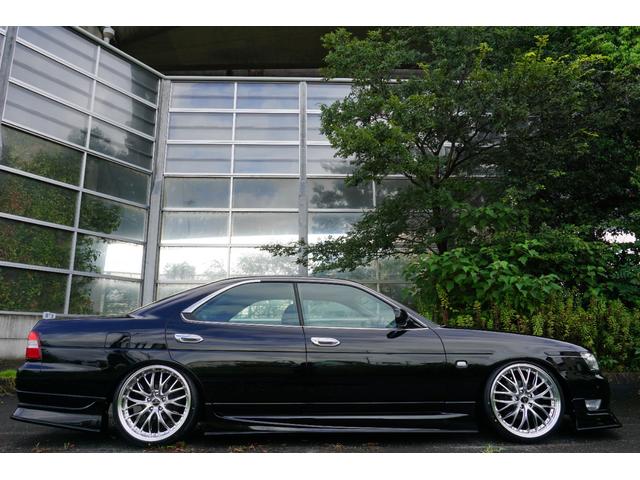 ローレル メダリスト　ＬＩＢＥＲＴＥコンプリート　新品フルエアロ　新品フルタップ車高調（キャンバー角調整ピロアッパーマウント付）新品１９ｉｎｃｈ＆新品タイヤ　新品黒革調シートカバー　新品砲弾マフラーテールエンド　後期（40枚目）