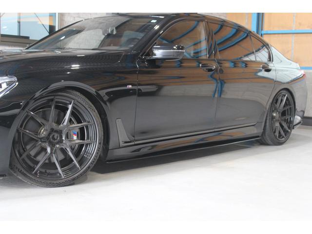 ７シリーズ ７５０Ｌｉ　Ｍスポーツ　左ハンドル　ＢＣ　ＦＯＲＧＥＤ　２１インチアルミ　ローダウン　フロント・サイド・リア・ルーフ・トランクスポイラー　パノラマガラスサンルーフ　レーザーライト　リアエンターテインメント　リモートパーキング（18枚目）