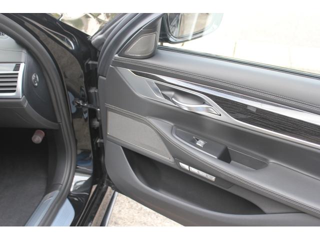 ７シリーズ ７５０Ｌｉ　Ｍスポーツ　左ハンドル　ＢＣ　ＦＯＲＧＥＤ　２１インチアルミ　ローダウン　フロント・サイド・リア・ルーフ・トランクスポイラー　パノラマガラスサンルーフ　レーザーライト　リアエンターテインメント　リモートパーキング（64枚目）