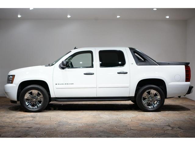 シボレーアバランチ ＬＳ　純正２０ＡＷ　カープレイナビ　黒革シート　フロントバンパーメッシュ　フロントベンチシート　キーレス（8枚目）