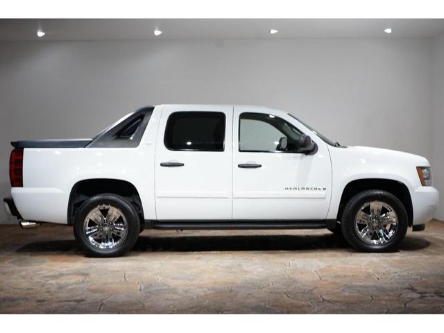 シボレーアバランチ ＬＳ　純正２０ＡＷ　カープレイナビ　黒革シート　フロントバンパーメッシュ　フロントベンチシート　キーレス（10枚目）