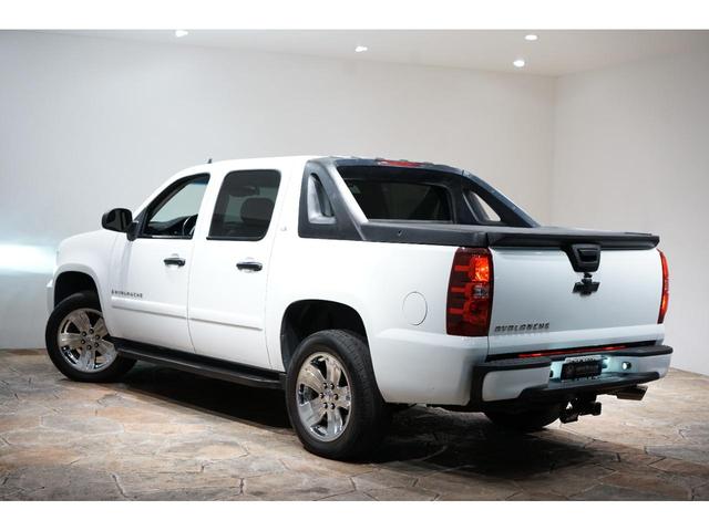 シボレーアバランチ ＬＳ　純正２０ＡＷ　カープレイナビ　黒革シート　フロントバンパーメッシュ　フロントベンチシート　キーレス（11枚目）