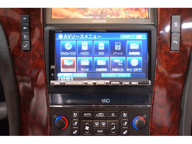 キャデラックエスカレード ２００８年モデル／レクサーニ２８ＡＷ／社外４本出しマフラー　ＡＬＰＩＮＥナビ／地デジ／ブラックレザー／社外メッシュグリル／ツインモニター／フリップダウンモニター／セカンドキャプテンシート／パワーバックドア／ＨＩＤフォグ（28枚目）