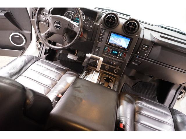 ハマーＨ２ ２００５年モデル／ＡＣＥ２４ＡＷ／ＢＯＲＬＡ２本出しマフラー　ローダウン／ミラー型左右サイドカメラ・フロントカメラ／カロッツェリアナビ／Ｂｌｕｅｔｏｏｔｈオーディオ／Ｇグリル／メッキパーツ／黒革シート／ＨＩＤヘッド／（44枚目）