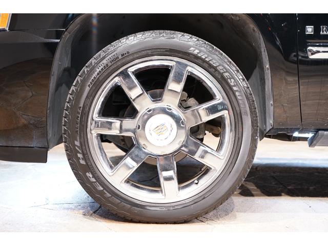 キャデラックエスカレード ＥＳＶ／ＲｉｔｚＤｅｓｉｇｎリムジン／フルカスタム／　電動パーテーション／リア２シート／オットマン／Ｓｅｂｒｉｎｇ４本出しマフラー／ダイヤステッチアルカンターラルーフ／アイボリー革シート／サンルーフ／オートサイドステップ（36枚目）