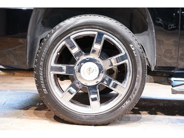キャデラックエスカレード ＥＳＶ／ＲｉｔｚＤｅｓｉｇｎリムジン／フルカスタム／　電動パーテーション／リア２シート／オットマン／Ｓｅｂｒｉｎｇ４本出しマフラー／ダイヤステッチアルカンターラルーフ／アイボリー革シート／サンルーフ／オートサイドステップ（37枚目）