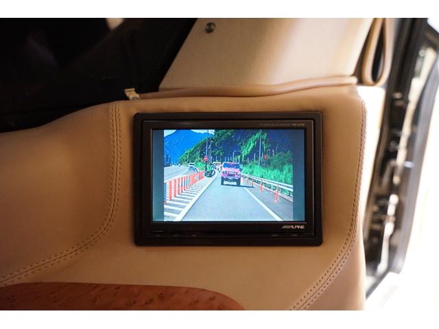 キャデラックエスカレード ＥＳＶ／ＲｉｔｚＤｅｓｉｇｎリムジン／フルカスタム／　電動パーテーション／リア２シート／オットマン／Ｓｅｂｒｉｎｇ４本出しマフラー／ダイヤステッチアルカンターラルーフ／アイボリー革シート／サンルーフ／オートサイドステップ（54枚目）