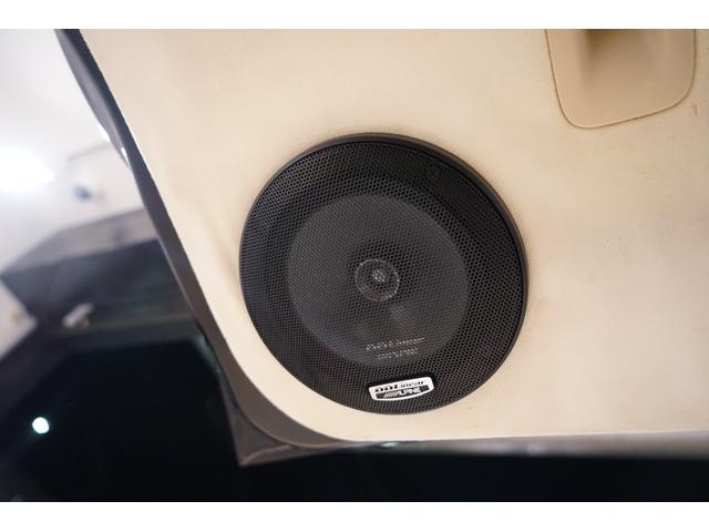 キャデラックエスカレード ＥＳＶ／ＲｉｔｚＤｅｓｉｇｎリムジン／フルカスタム／　電動パーテーション／リア２シート／オットマン／Ｓｅｂｒｉｎｇ４本出しマフラー／ダイヤステッチアルカンターラルーフ／アイボリー革シート／サンルーフ／オートサイドステップ（74枚目）