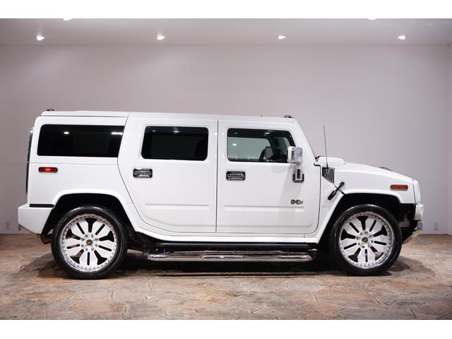 ハマーＨ２ ラグジュアリーパッケージ　ホワイトスタイリング　社外２４ＡＷ　サンルーフ　内装張替え　黒革シート　ＬＥＤテール　社外マフラー　社外ビッグナビインストール（7枚目）