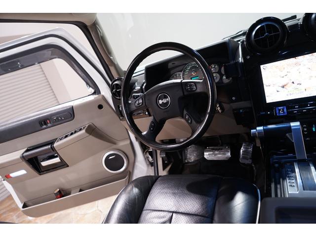 ハマーＨ２ ラグジュアリーパッケージ　ホワイトスタイリング　社外２４ＡＷ　サンルーフ　内装張替え　黒革シート　ＬＥＤテール　社外マフラー　社外ビッグナビインストール（28枚目）