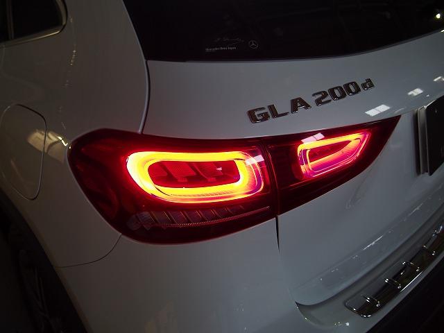 ＧＬＡクラス ＧＬＡ２００ｄ　４Ｍ　　ＡＭＧレザエクスクルーシブＰ　アドバンスＰＫＧ　レーダーセーフティーＰＫＧ　１オーナー　アドバンスサウンドシステム　純正ナビ　地デジ　全方位カメ　ＥＴＣ　前後ドラレコ　ワイヤレス充電　ＨＵＤ　本革シート　電動シート　シートヒーター（61枚目）