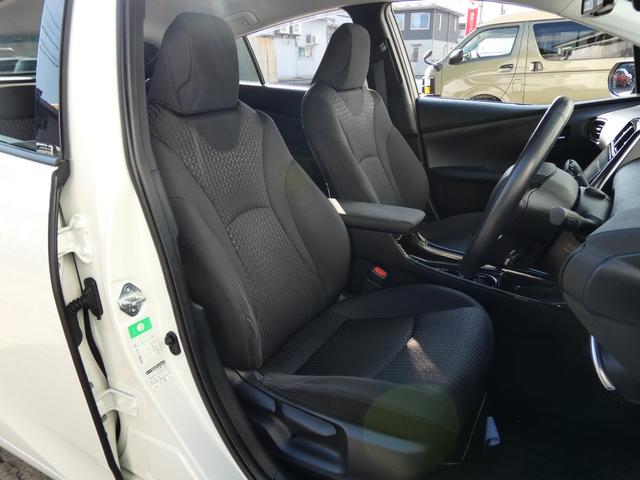 プリウス Ｓセーフティプラス　純正９インチナビ　地デジＴＶ　Ｂモニター　社外１７ＡＷ　障害物センサー　ＬＥＤフォグ　ＥＴＣ　レーダークルーズ　セーフティセンス（12枚目）