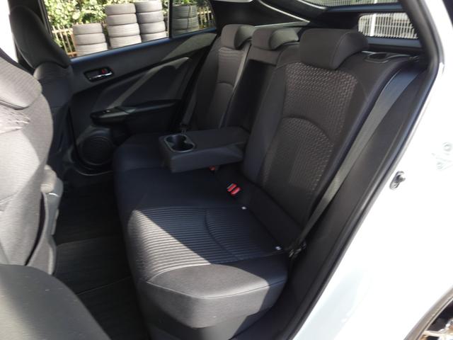 プリウス Ｓセーフティプラス　純正９インチナビ　地デジＴＶ　Ｂモニター　社外１７ＡＷ　障害物センサー　ＬＥＤフォグ　ＥＴＣ　レーダークルーズ　セーフティセンス（17枚目）