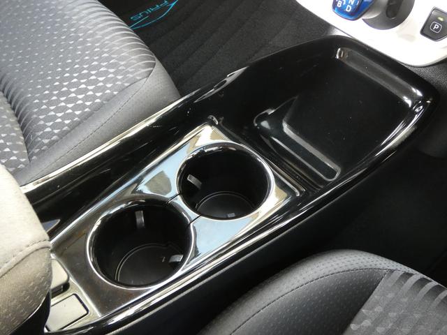 プリウス Ｓセーフティプラス　純正９インチナビ　地デジＴＶ　Ｂモニター　社外１７ＡＷ　障害物センサー　ＬＥＤフォグ　ＥＴＣ　レーダークルーズ　セーフティセンス（28枚目）