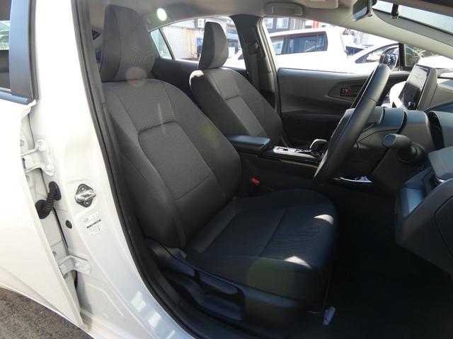 プリウス Ｘ　新品１９ＡＷ＆新品タイヤ　純正ナビ付８インチディスプレイオーディオ　地デジＴＶ　Ｂモニター　ＥＴＣ　前後ドラレコ　ＢＳＭ　障害物センサー　セーフティセンス（12枚目）