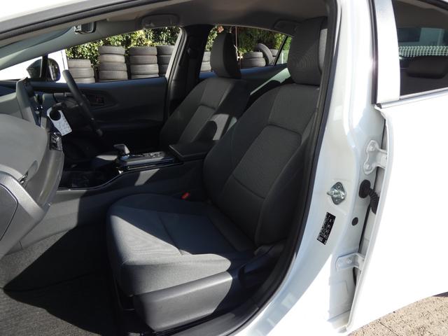 プリウス Ｘ　新品１９ＡＷ＆新品タイヤ　純正ナビ付８インチディスプレイオーディオ　地デジＴＶ　Ｂモニター　ＥＴＣ　前後ドラレコ　ＢＳＭ　障害物センサー　セーフティセンス（14枚目）