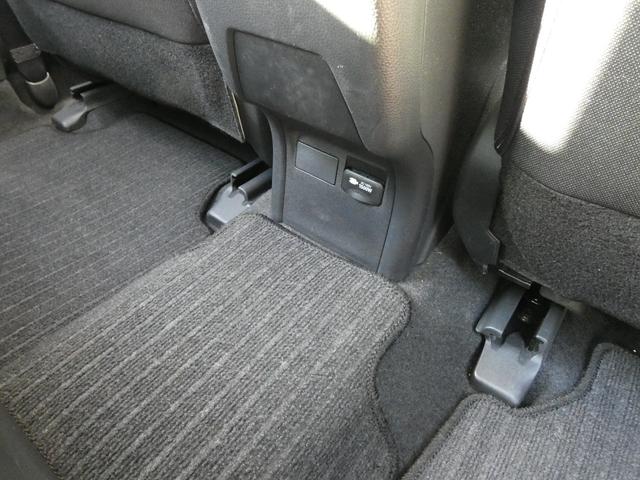 プリウス Ｘ　新品１９ＡＷ＆新品タイヤ　純正ナビ付８インチディスプレイオーディオ　地デジＴＶ　Ｂモニター　ＥＴＣ　前後ドラレコ　ＢＳＭ　障害物センサー　セーフティセンス（36枚目）