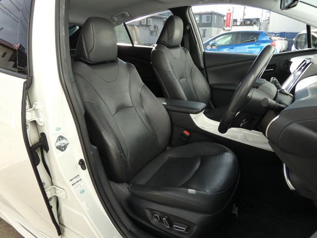 プリウス Ａプレミアム　純正９インチナビ　モデリスタフルエアロ　本革シート　社外１８ＡＷ　電動シート　シートヒーター　地デジ　Ｂモニ　ＥＴＣ　ＢＳＭ　ＨＵＤ　障害物センサー　レーダークルーズ　セーフティセンス（12枚目）